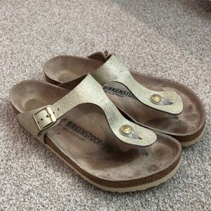 Birkenstock Gizeh Metallic Gold Sandals